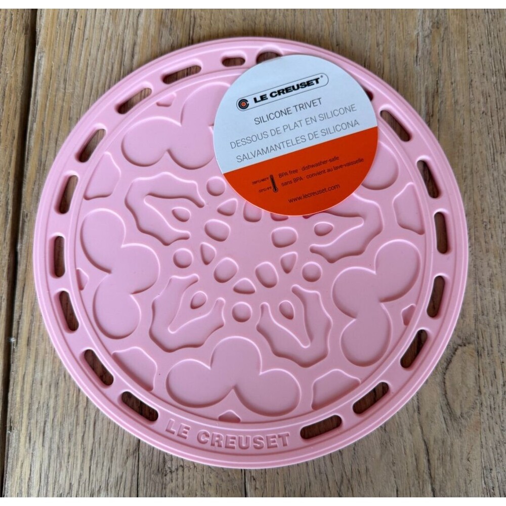 Le Creuset 8 in Round Silicone French Trivet Hot Pad Gripper Powder Pink NEW